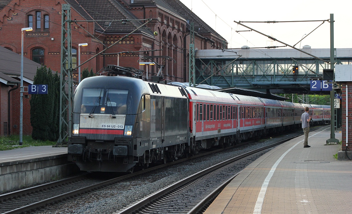 MRCE/DB ES 64 U2-013/182 513-2(REV/Lz/03.12.13) mit IRE nach Berlin. HH-Harburg 12.05.2018