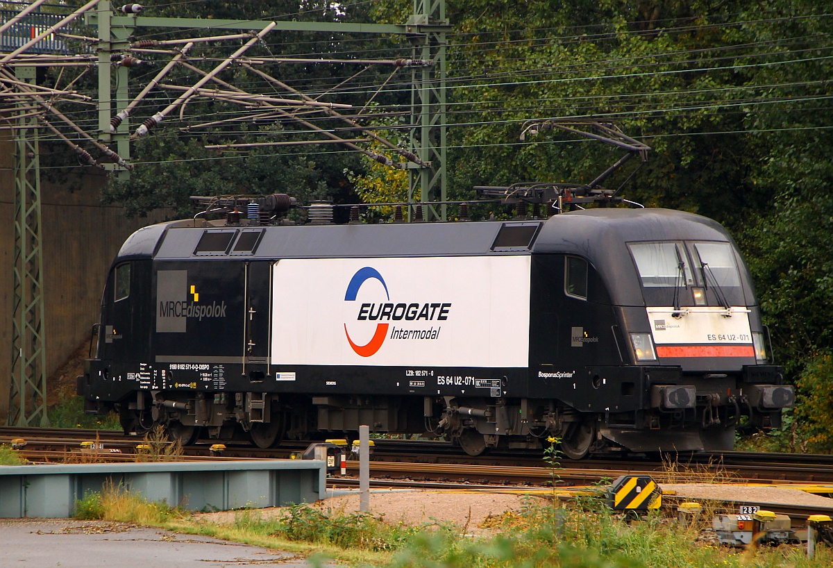 MRCE/Eurogate 182 571-0(ex ES64U2-039 umgebaut 2008 in München zur ES64U2-071)auf dem Weg Richtung Eurogate Terminal nach Dradenau. HH-Waltershof 06.09.2014