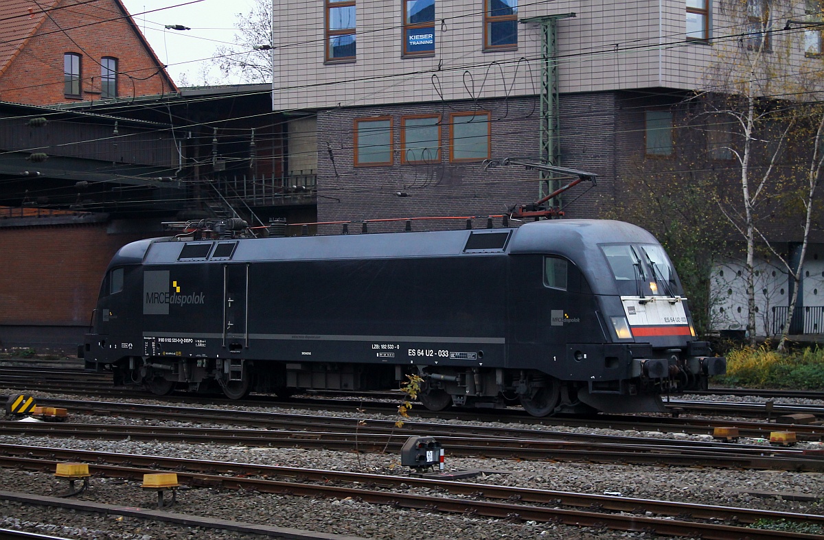 MRCE/TXL 182 533-0(ES64U2-033, Class V2(DE;A)) fährt hier gemütlich durch HH-Harburg Richtung HH-Hafen. 29.11.2014