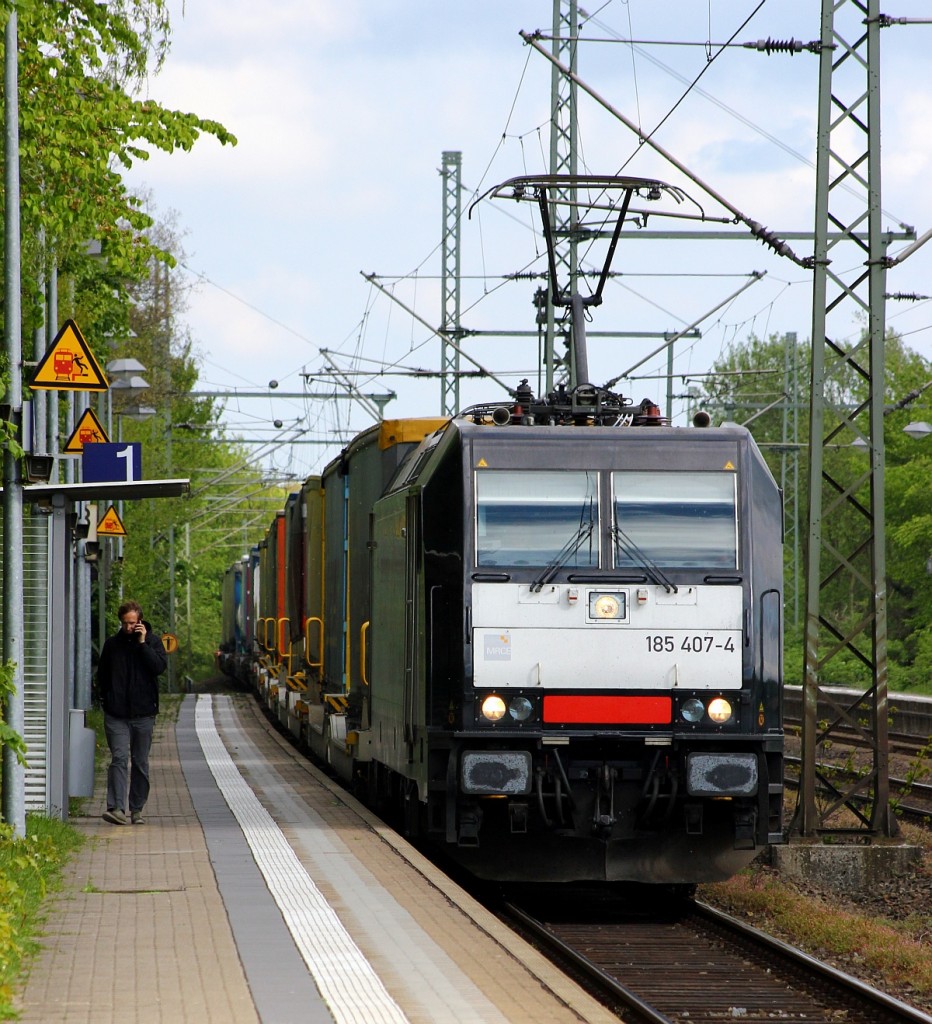 MRCE/TXL 185 407-4 kam knapp 10 min später mit dem DGS 45696 und günstigen 695min plus aus der Gegenrichtung und konnte bei der Durchfahrt in Schleswig festgehalten werden. 20.05.2015