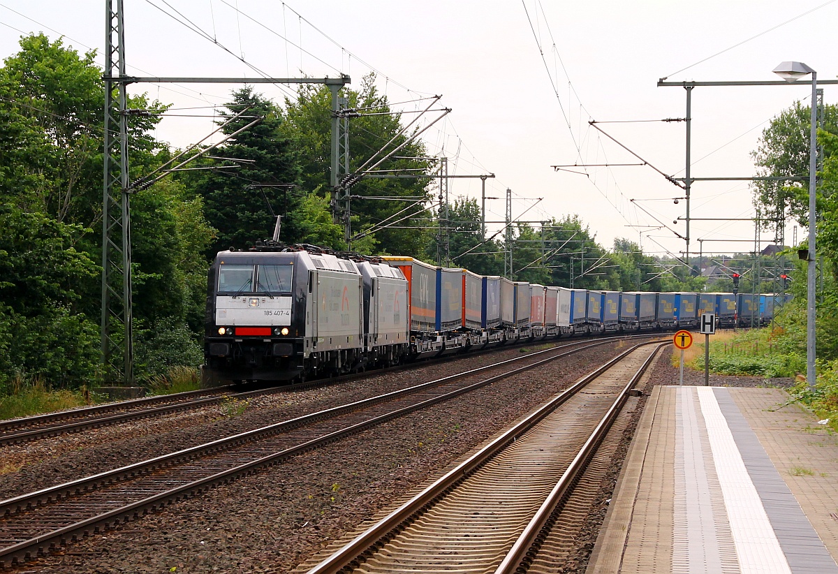 MRCE/TXL 185 407 und 408 rauschen hier mit einem KLV durch Schleswig. 27.06.2014