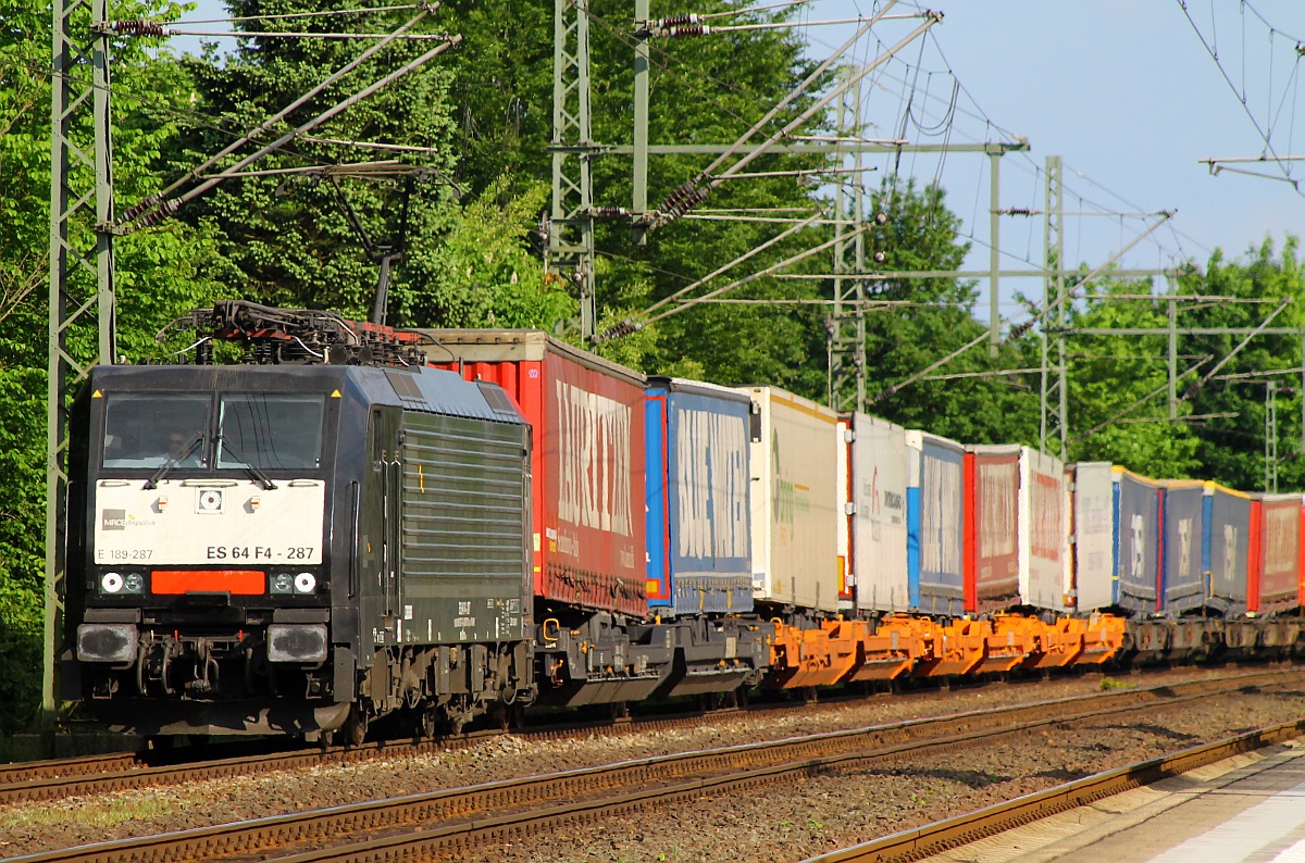 MRCE/TXL 189 287-6 fährt hier mit einem Lauritzen/Bring KLV durch Schleswig. 24.05.2014