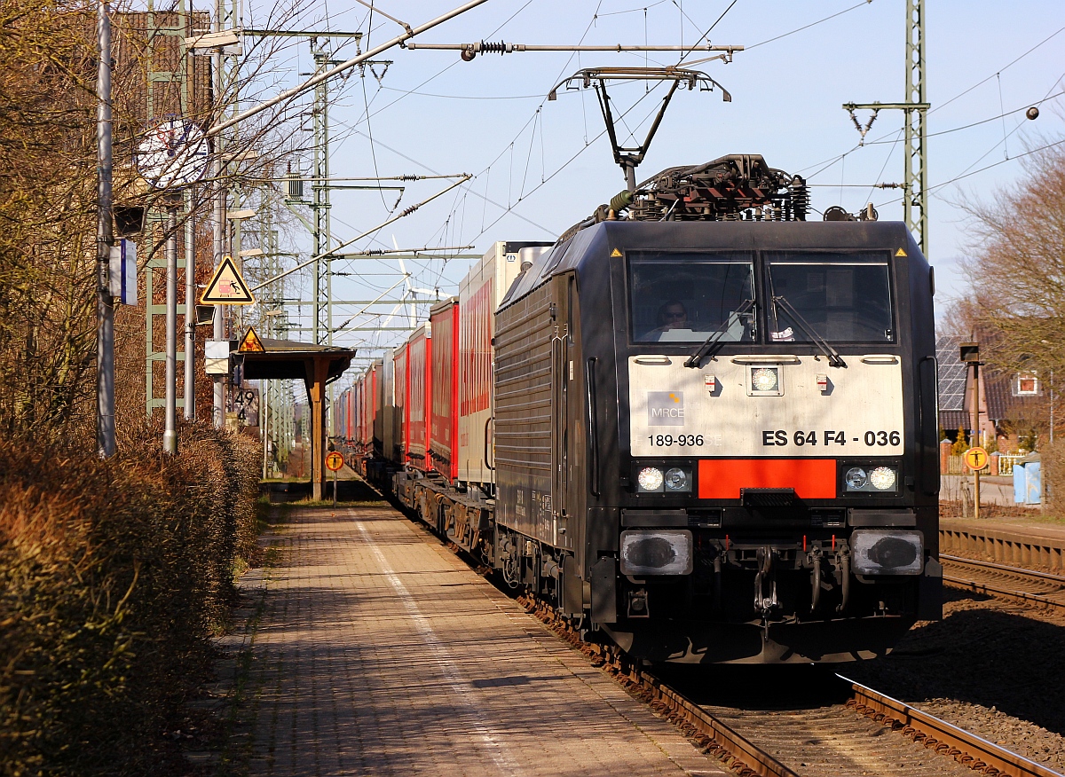 MRCE/TXL 189 936-8 mit dem  Lauritzen  KLV nach Verona durchfährt hier den Bahnhof Jübek bei Schleswig. 22.03.2015