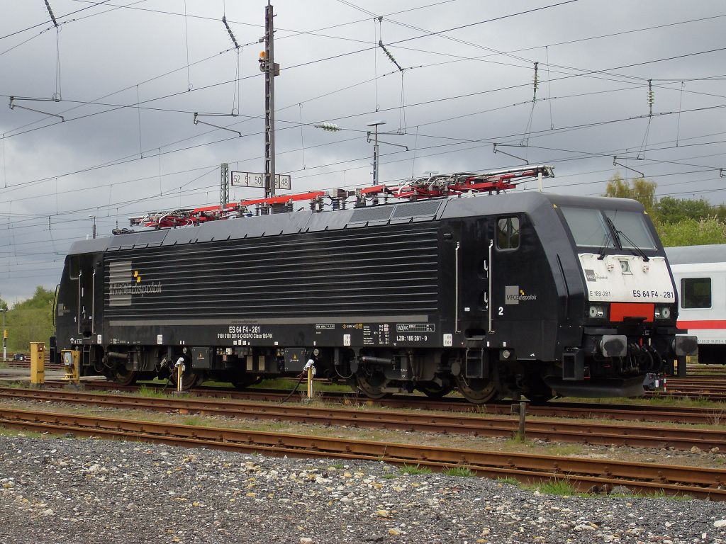 MRCE/TXL ES64 F4-281/189 281-9(Class VK)in Warteposition im Abstellbereich in Flensburg. 07.05.10