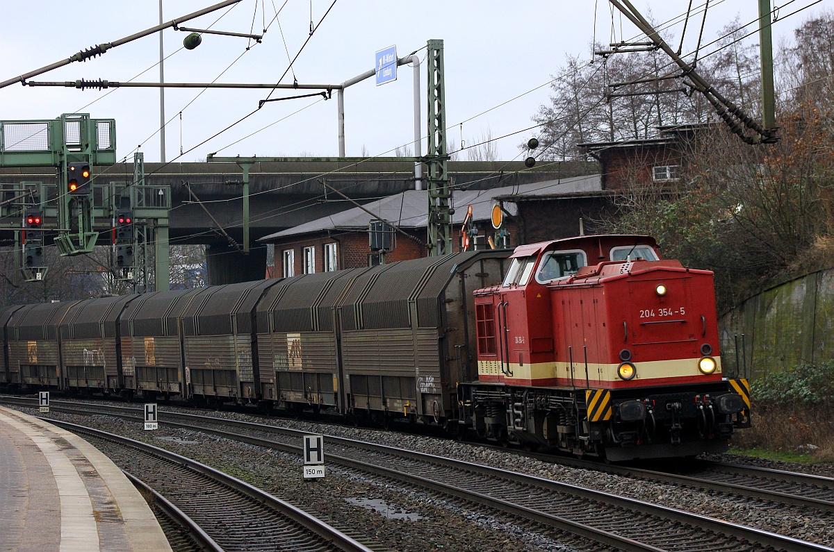 MTEG 204 354-5(interne Bezeichnung) oder 98 80 3202 354-7(REV/ LS X/18.06.15)dieselt hier mit einem ARS Autologistikzug durch Hamburg-Harburg, das Ziel ist Cuxhaven. 05.02.2016