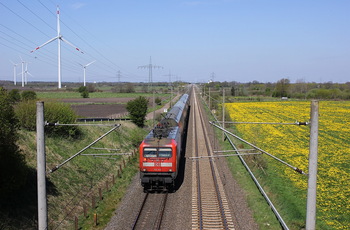 NAH.SH 112 143 mit dem RE7 nach hamburg aufgenommen in Lürschau zwischen Jübek und Schleswig. 07.05.2017