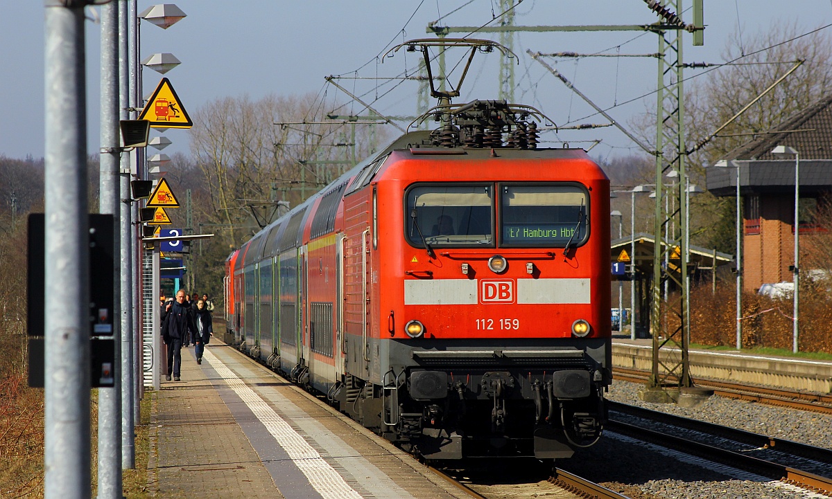 NAH.SH 112 159 mit RE 7 und 112 181 auf dem Weg nach Hamburg. Schleswig 17.03.16