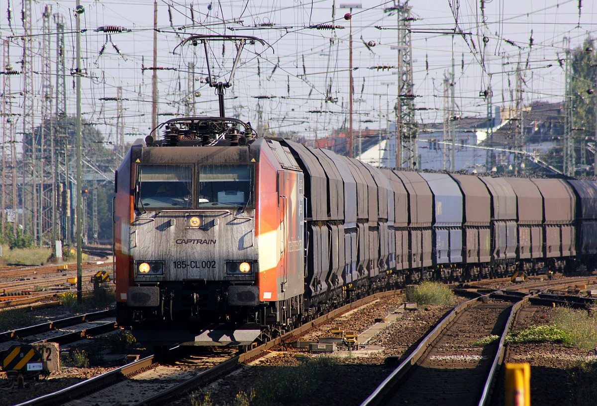 Nahtfreier Stahl aus Sachsen...oder 185-CL 002/ 185 502-2 fährt hier mit einem ERR Falns Ganzzug durch den Bremer Hauptbahnhof. 02.10.2015