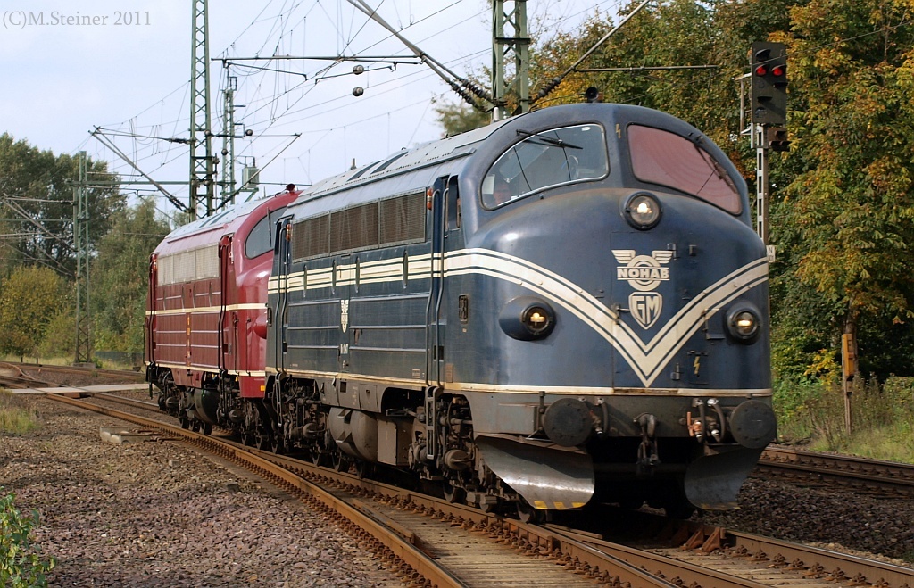 NOHAB MY 1147/227 007-2(BauNr.2598) zieht hier die in Padborg reparierte MY 1148(Scandic Rail Partners, BauNr.2599) zurück nach Haldensleben wo die Instandsetzung fortgesetzt wurde. Schleswig 24.09.2011