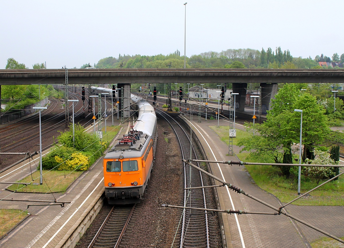 Northrail 1142 635-3 mit dem Classic Courier zum Hafengeburtstag festgehalten bei der Durchfahrt in HH-Harburg. 09.05.2015