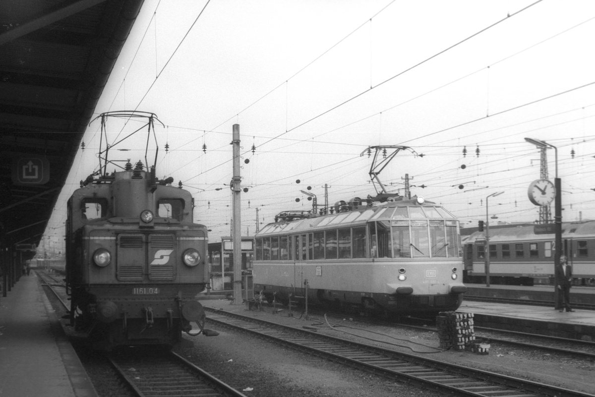 ÖBB 1161.04 und 491 001 Innsbruck Hbf 08.09.1982