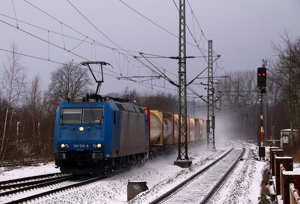 Ohne TXL Balken und ohne Transped Werbung dafür aber mit neuem Arbeitgeber der CFL Cargo Deutschland ist die 6185 518-8 unterwegs, hier hat sie den Zementexpress nach Deuna am Haken und  staubt  durch Schleswig. 27.01.2014