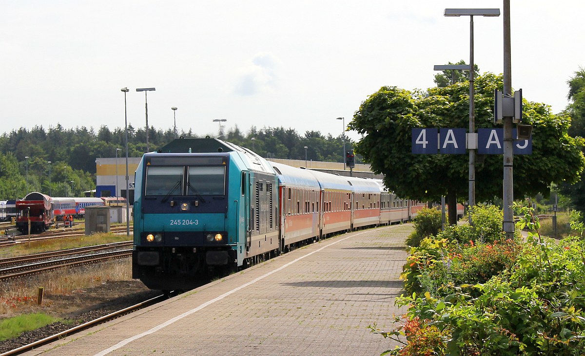 Paribus/NAH.SH/DB 245 204-3 mit dem RE 11008 nach Westerland hat Einfahrt in Husum. 02.08.2017