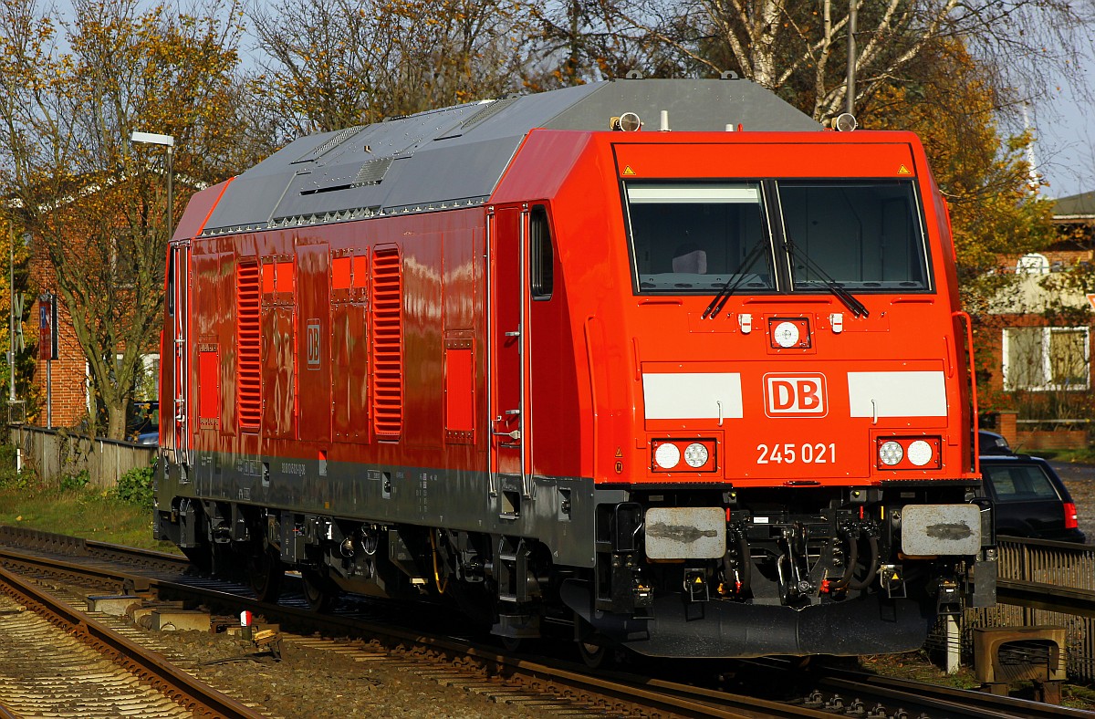 Portraitaufnahme der DB 1245 021-1(REV/29.09.15) die hier zurück in das Bw in Niebüll dieselt. Niebüll 13.11.2015