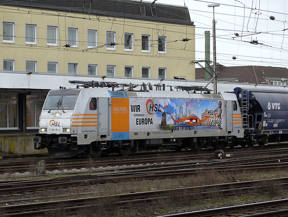 Railpool/HSL  Wir verbinden Europa  186 181-4 fährt hier mit ihrem Zug durch den Bremer Hauptbahnhof. 29.01.2016