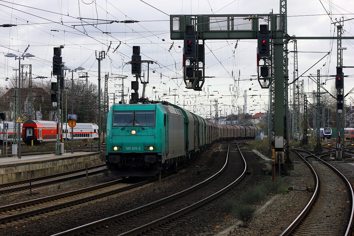 RBSAF 6185 615-0 durchfährt hier mit einem Coil Transport den Bremer Hauptbahnhof. 20.11.2015