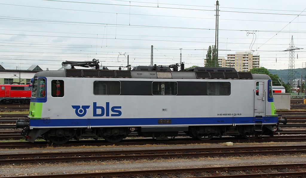 Re 4/4 II 420 503-5 der BLS abgestellt am Bhf Basel Bad. 01.06.2012