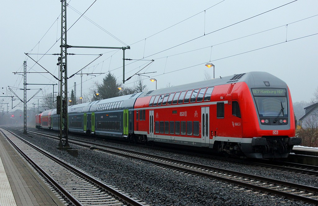 RE7/21075(Flensburg-Hamburg Hbf)mit Zuglok 112 147 verlässt hier Schleswig Richtung Rendsburg. 10.01.2016
