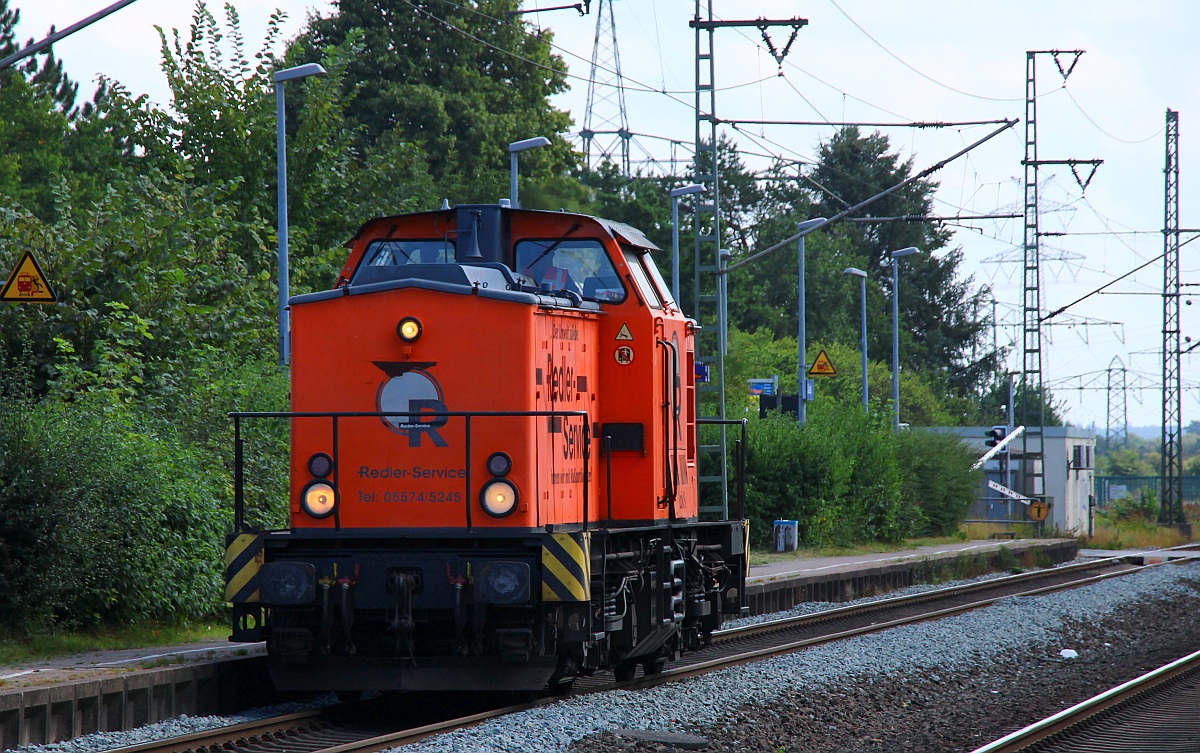 Redler Service Lok 9 oder 3202 500-5 kam überraschend nach Jübek gefahren. Ob Streckenkunde Bewegungsfahrt oder warum auch immer, hier hat die Lok Einfahrt in Jübek. 25.08.2022