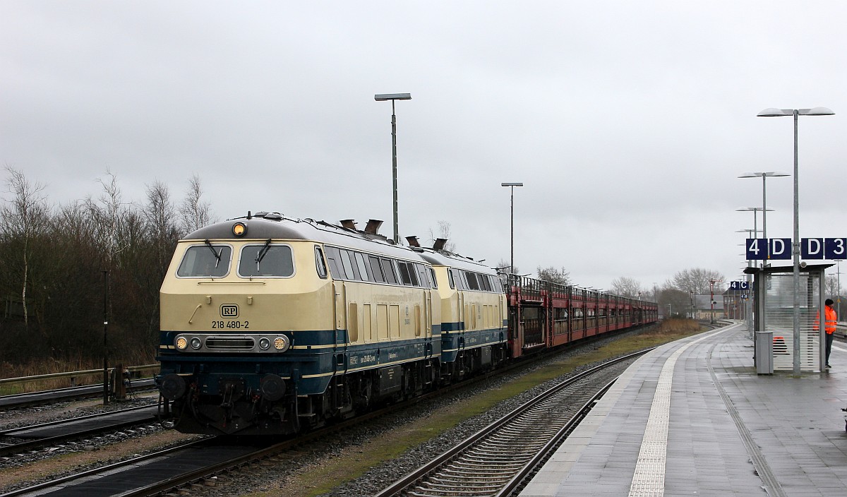 RP 218 480 und 490 mit SyltShuttle in  Parkposition  im Bhf Niebüll. 16.03.2019