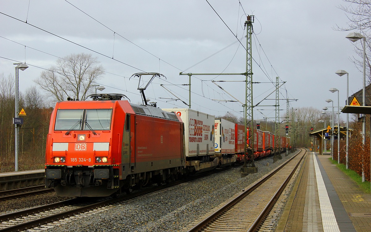 RSC 0185 324-8 mit dem neuen Bode Klv Ganzzug festgehalten bei der Durchfahrt in Schleswig am 03.02.2016