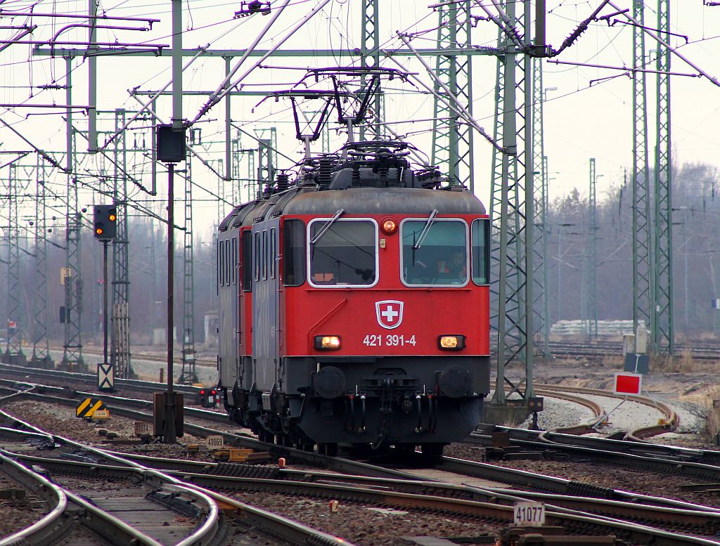 SBBC/TXL Re 421 391-4 und 374-0 durchfahren hier HH-Harburg, später standen sie abgestellt in HH-Langenfelde. 02.03.2013