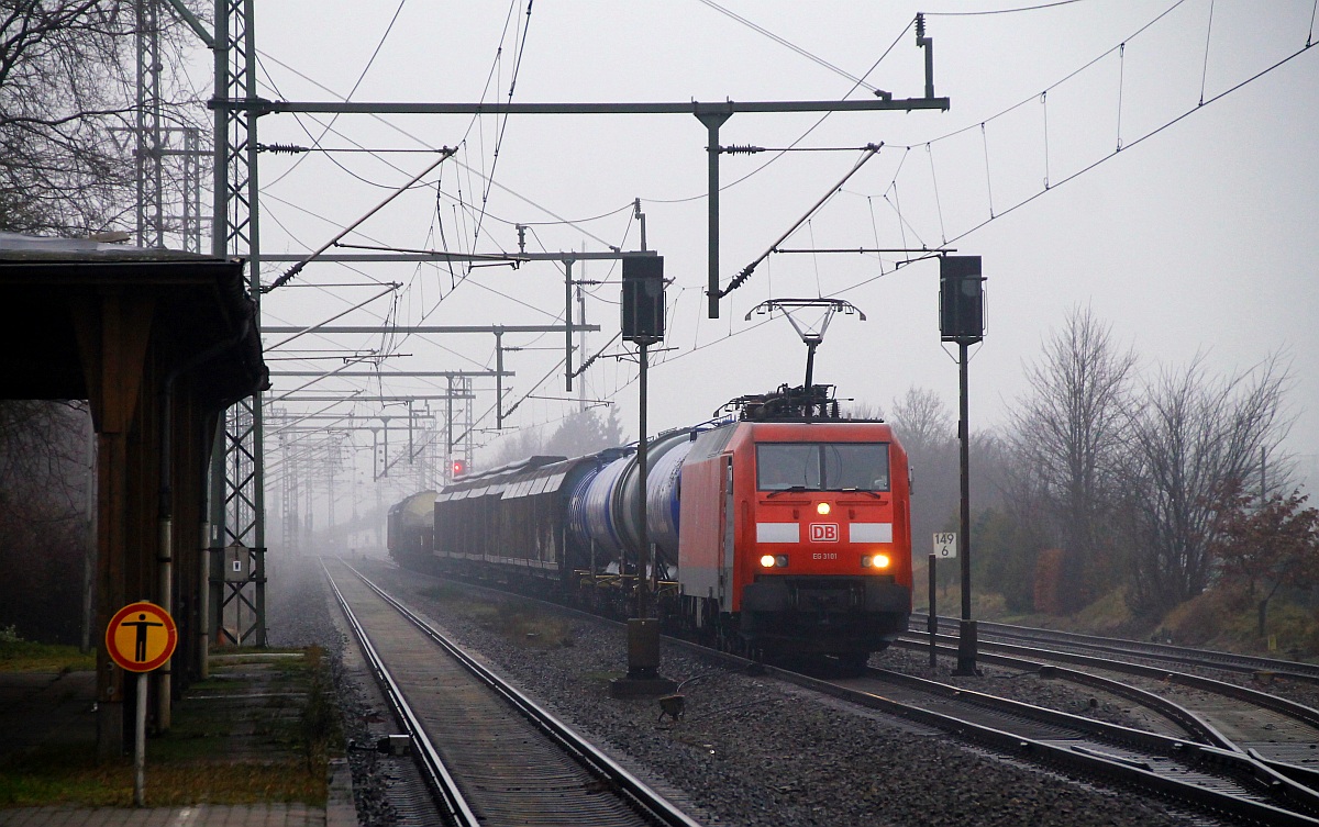 Selten in Jübek zu sehen ist ein Güterzug nach Hamburg im eigentlichen Richtungsgleis nach Flensburg...Grund hierfür war der bereits in Gleis 1 bereitgestellte Lint der als RB nach Kiel fahren sollte...so überholte die DBS/RSC EG 3101 mit ihren Gz den Lint im Bhf Jübek. 13.12.2013