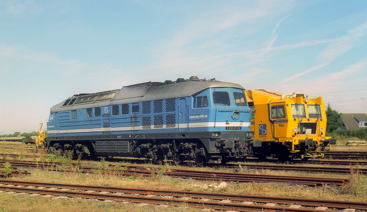 SLG V 300-SP-040(142 002-5, 242 002-4, heute 0232 002-8 Hafen Halle), Flensburg Weiche 10.09.2004
