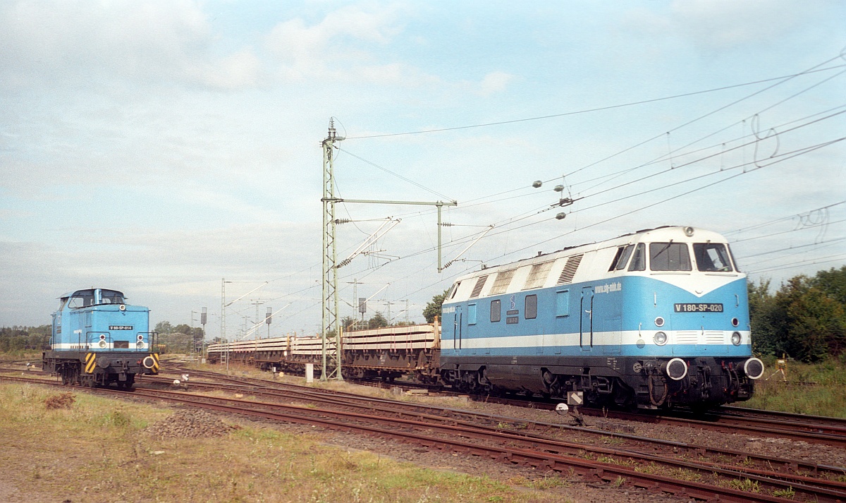 SLG V180-SP-020(118 203-9, 228 203-6) und SLG V60-SP-014(345 204) Flensburg Weiche 18.09.2004