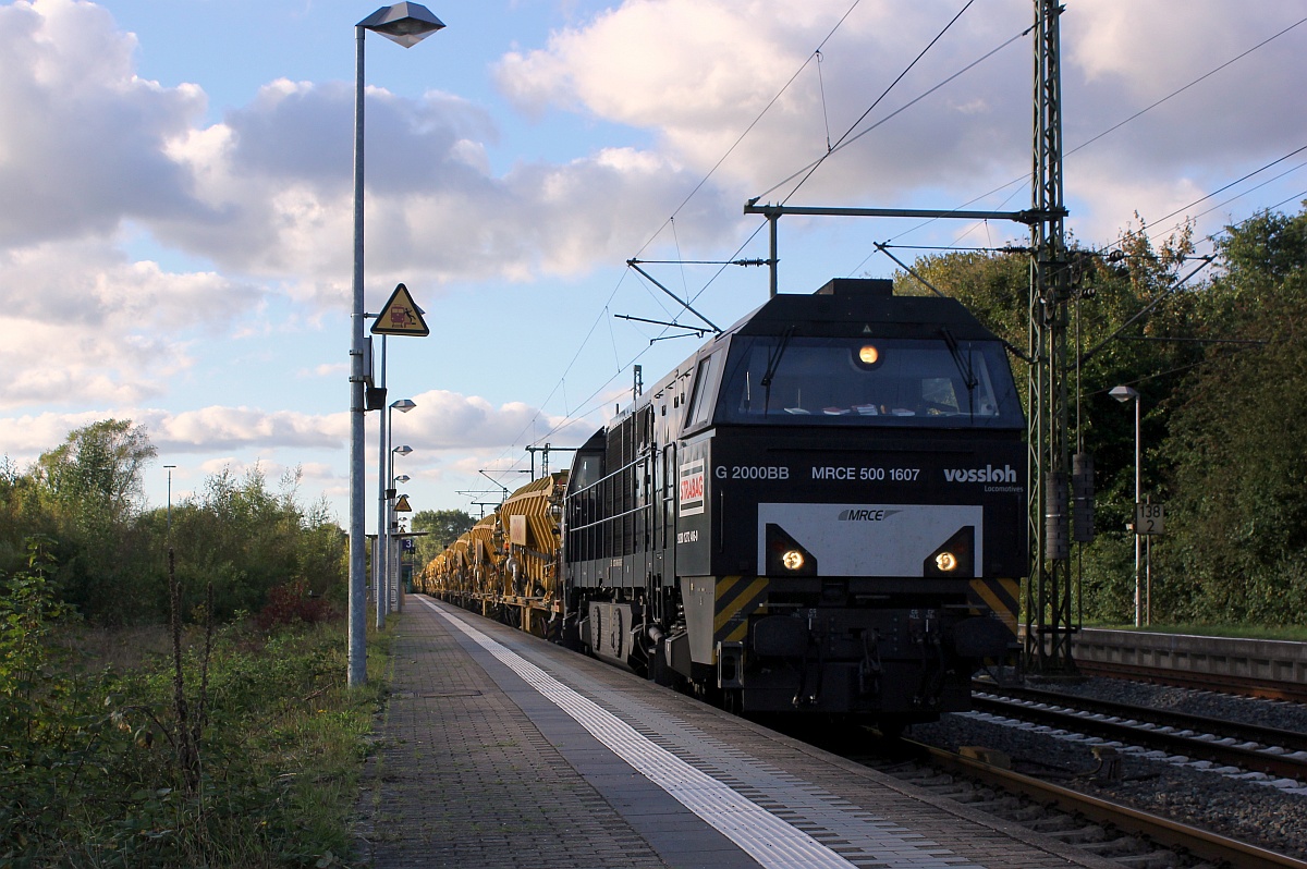 STRABAG  272 406-0 mit Bauzug in Schleswig 04.10.2016
