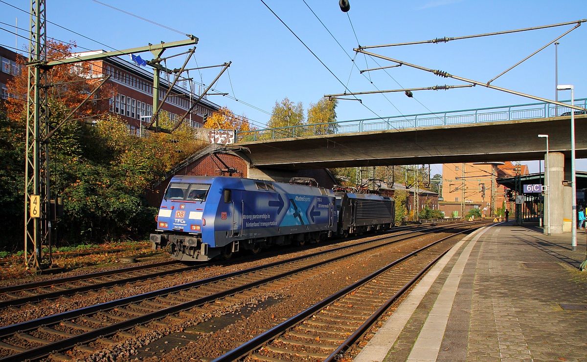 TFG 152 135-0 und MRCE 844-4 fahren gemeinsam Richtung Maschen durch HH-Harburg. 26.10.2013