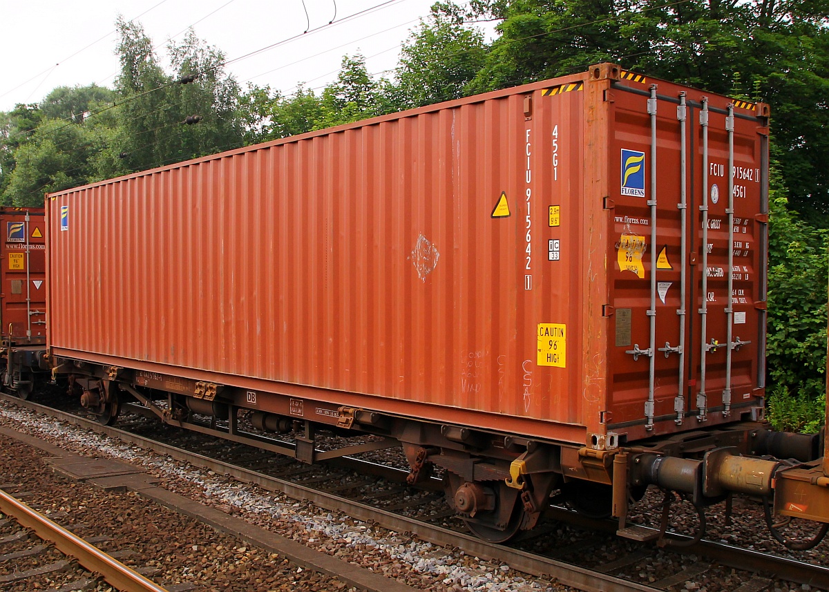Tragwagen mit zwei Radsätzen für Großcontainer und Wechselbehälter der Gattung Lgs 579 registriert unter 21 80 4425 162-5 D-DB. HH-Harburg 28.06.2014