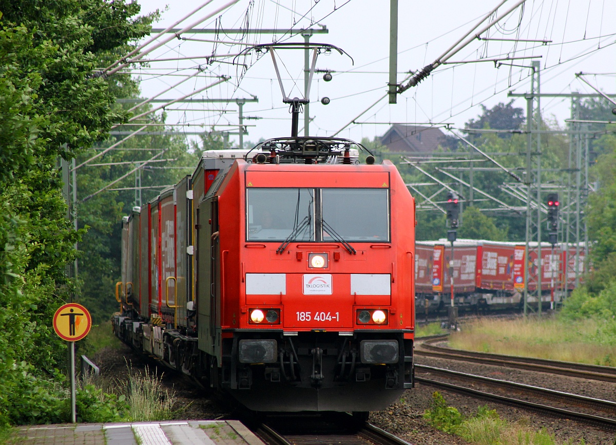 TXL 185 404-1 mit dem DGS 42700(Lübeck Dänischburg-Halmstads) auch bekannt als  Bode  KLV festgehalten bei der Durchfahrt in Schleswig am 27.06.2015