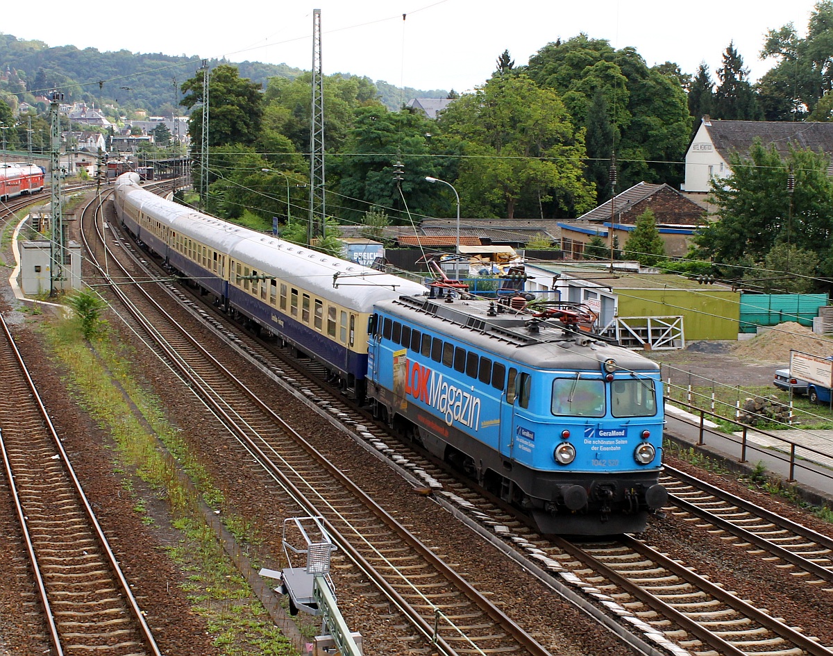 Überraschung...1042.520  GeraMond  mit Centralbahn Sonderzug durchfährt hier den Bhf Linz am Rhein. 15.09.2013