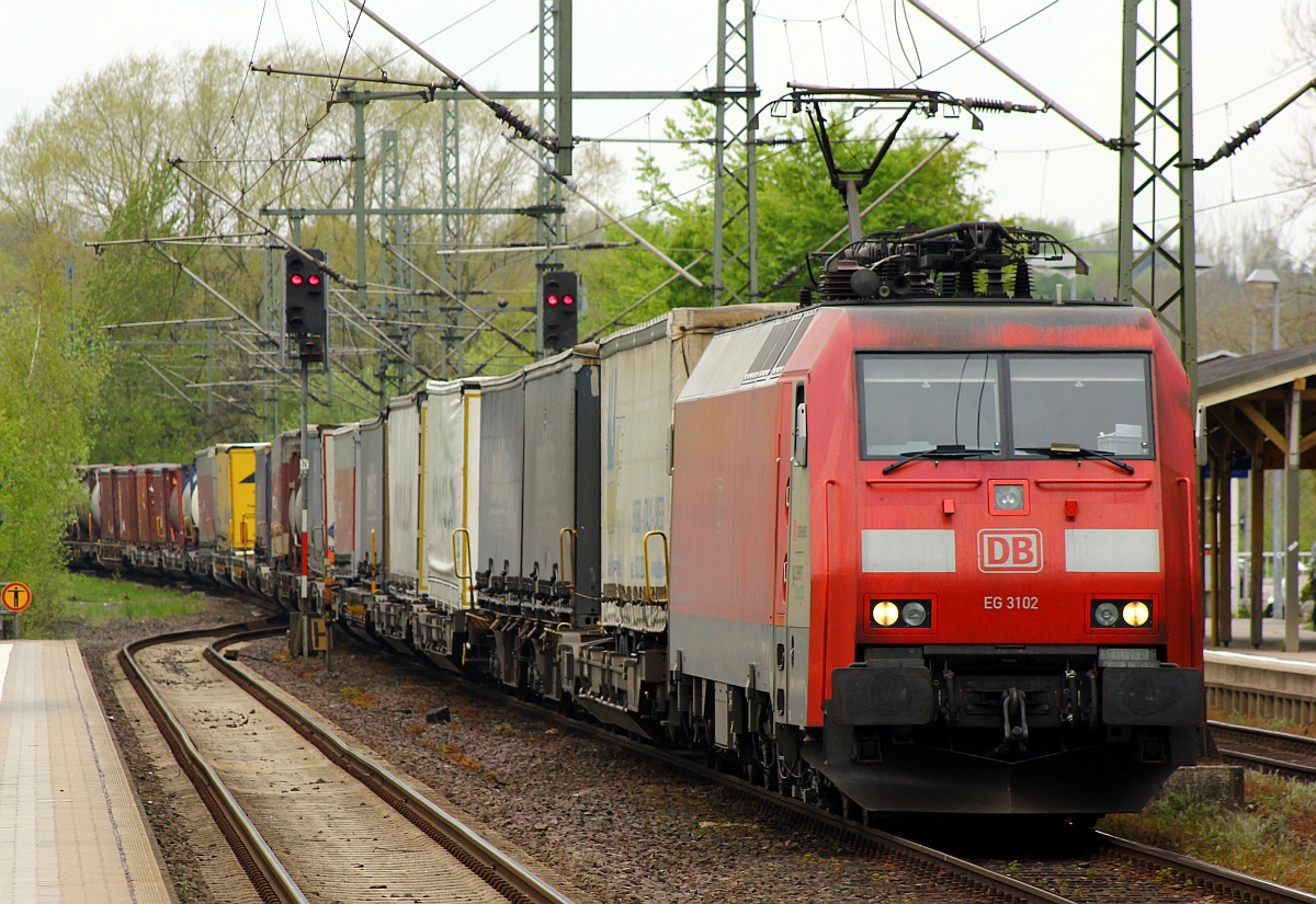 Und noch einer....mir einem Misch KLV(EKOL, DSV, SAMSKIP, OHL, Walter)fährt hier die DBS/RSC EG 3102 durch Schleswig. 05.05.2015