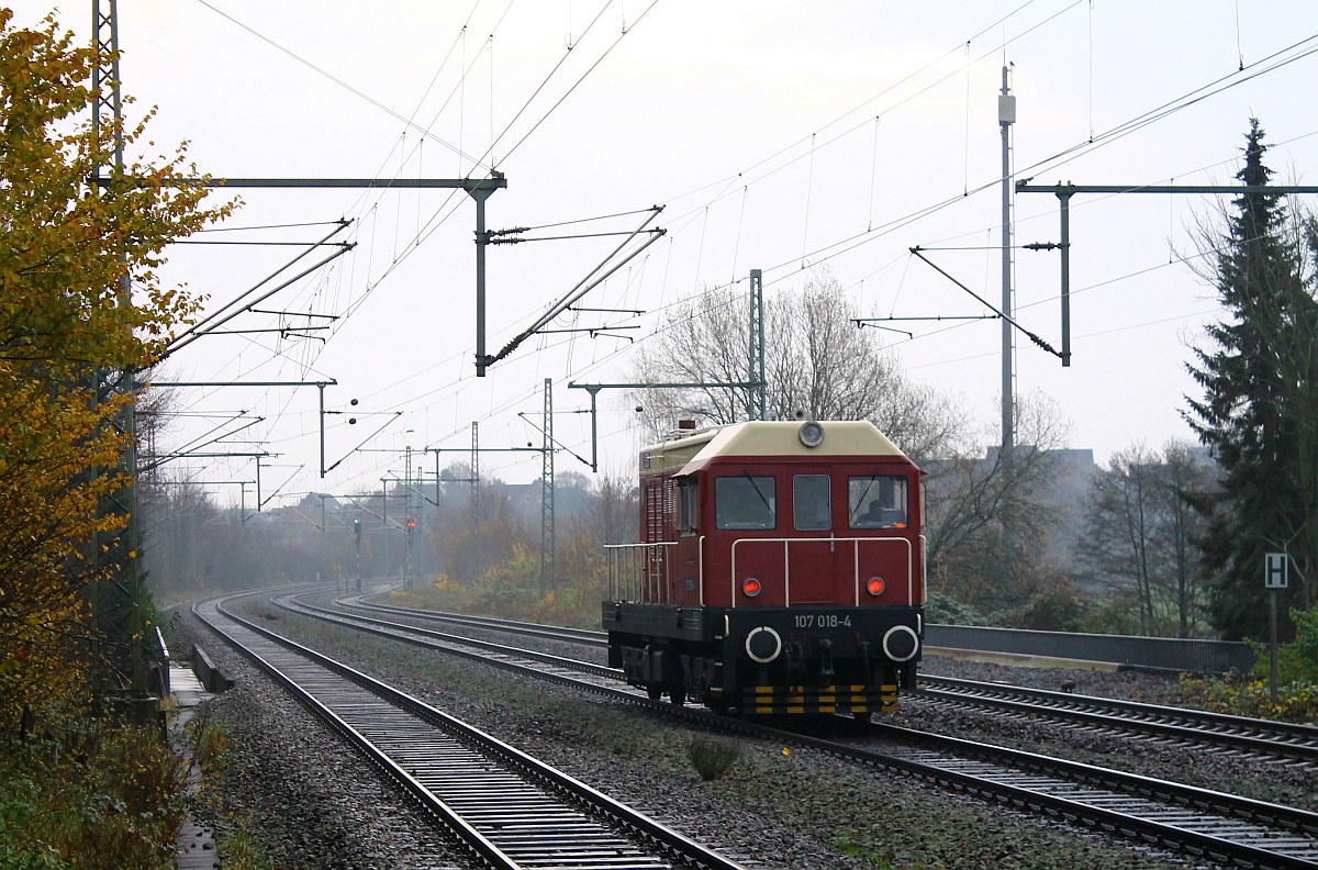 V75 018 oder 107 018-4(9880 3107 018-4 D-RPRS)kam heute morgen überraschend durch Schleswig gedieselt. 23.11.2014