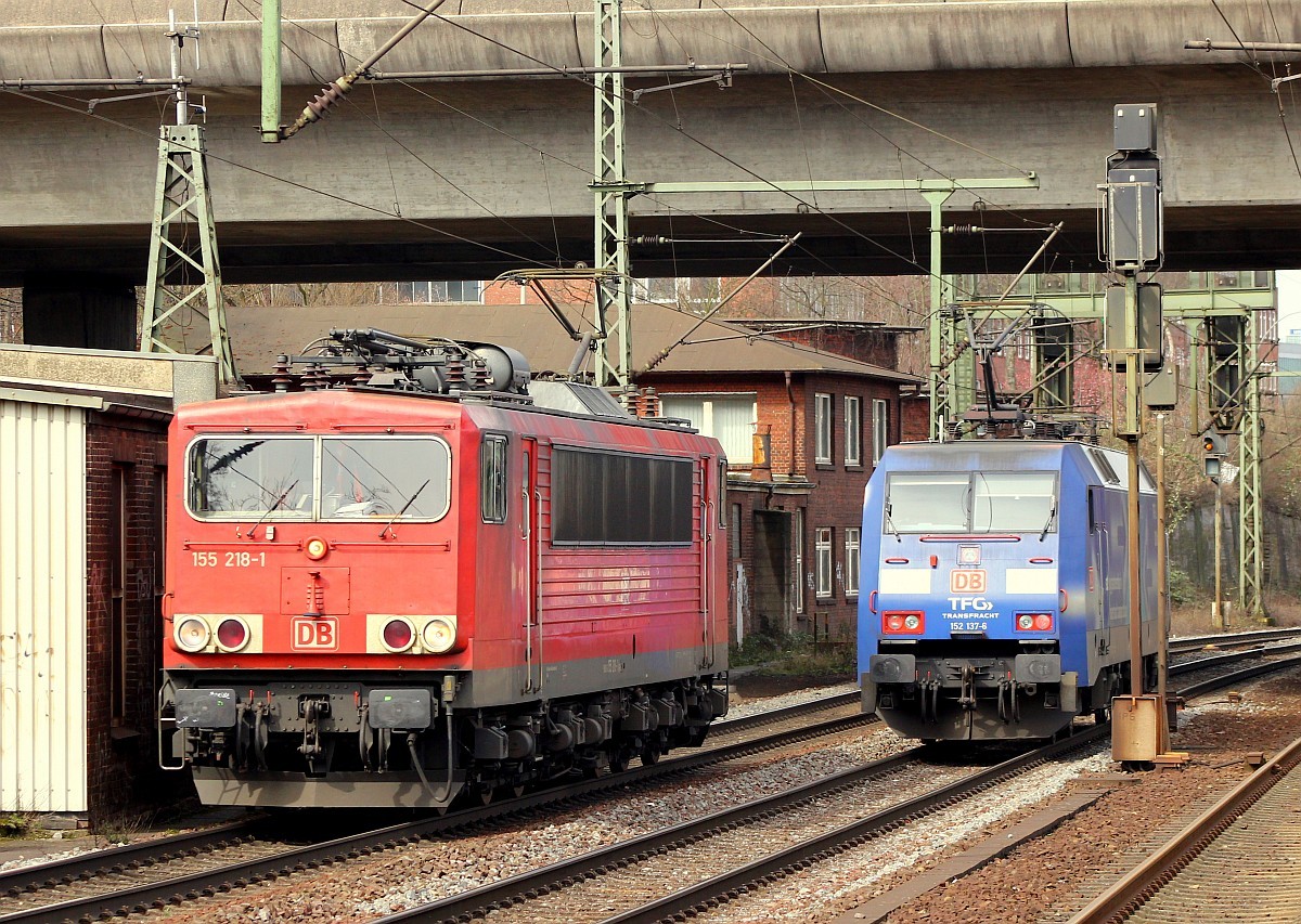 Vorgänger und Ablösung...DB 155 218-1 und DB/TFG 152 137-6 beim Meeting in HH-Harburg. 01.04.2015