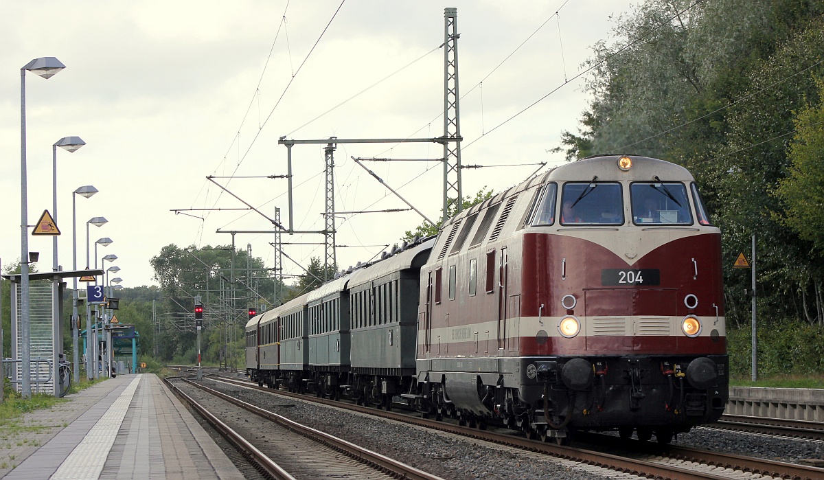 WFL 228 501-3(Lok 204 des VEB Chemische Werke Buna, ehemalige Karsdorfer 2004) mit Sonderzug in Schleswig. 24.08.2018
