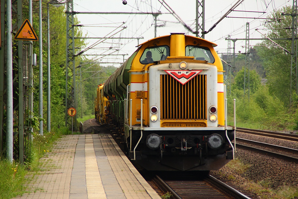 Wiebe Lok 4 212 107-7(ex DB 212 107)mit dem DBV 95216(10 Tds Wagen + Unimat 4s + SSP 110)kam aus Nienburg durch Schleswig gefahren, Ziel ist Flensburg-Weiche. 14.05.2012 