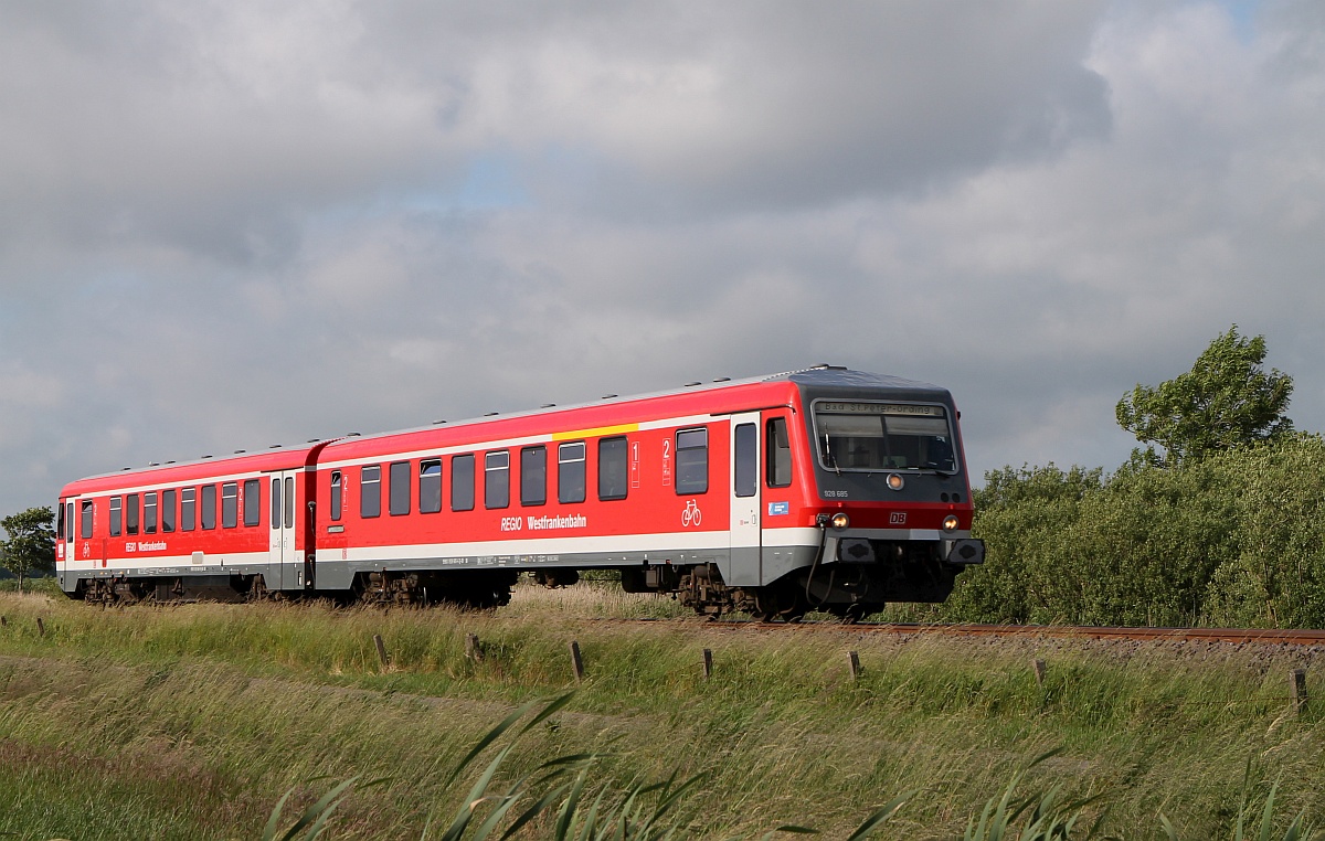 Zweiter Gast der Westfrankenbahn ist der VT 628/928 685 der hier gerade Husum Richtung Tnning/ St.Peter-ording verlsst. 17.06.2017 (05700)