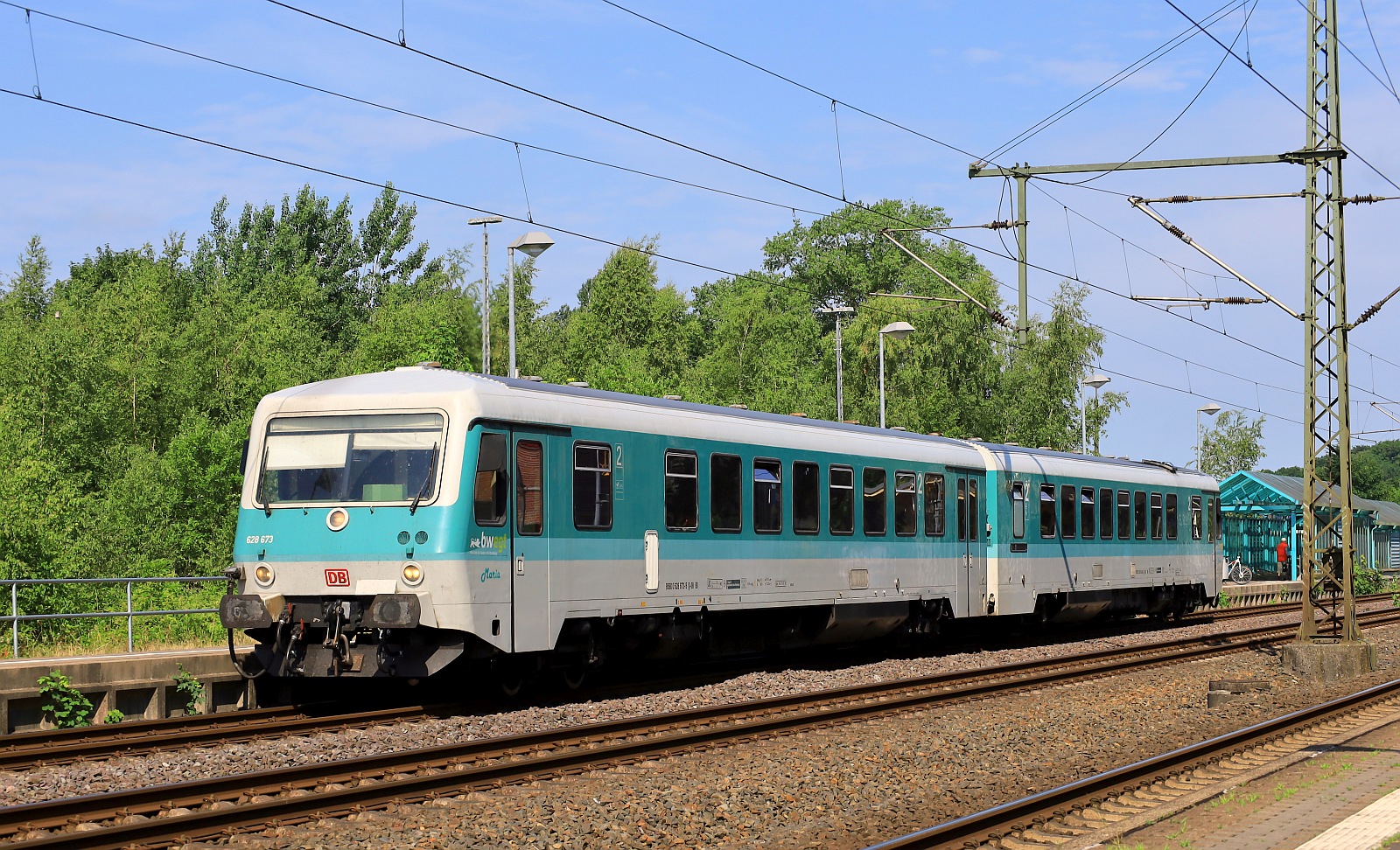DB/Bwegt 628 673-5 + 486-2 beide Gattung BD als RE 74 nach Kiel. Schleswig 24.06.2023 III