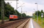 Die DBS/RSC 0 185 334-7 war eine Zeit lang für die RBH im Einsatz und fuhr zwei bis drei Mal die Woche mit reichlich Holzwagen zwischen Padborg und Hamburg-Maschen hin und her. Hier fährt der Zug aus Hamburg kommend durch Schleswig. 06.07.2014