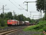 DBS/RSC 0185 337-0 mit der 232 668-4(wird Nachts für Umleitergüterzüge eingesetzt) und einem Güterzug festgehalten in Schleswig am 18.08.2015
