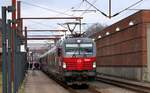 br-eb-vectron/873831/dsb-litra-eb-3242-mit-ec DSB Litra EB 3242 mit EC nach Hamburg aufgenommen im Bhf Pattburg/DK. 01.02.2025