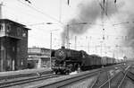 44 772 durchfährt mit ihrem Güterzug Bremen Hbf 5.8.1965