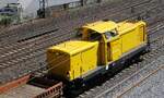Auf der Suche nach einer geeigneten Fotostelle für den Sonderzug mit der 194 158 fanden wir in Wuppertal-Oberbarmen an einer Gleisbaustelle die zur gelben Bauzuglok degradierte 212 306 (Lok 34,