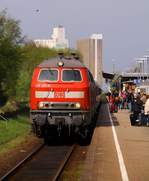 DB 218 397-8 und 381-2 mit IC 2311 nach Stuttgart bei der Einfahrt in Husum. 27.04.2014