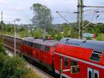 Mit ordentlichem Getöse verlässt die 218 407-5 mit der RB nach Husum hier Schleswig.