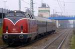 br-1-220-db-v-2000/572963/v200-007-der-hel-mit-dem V200 007 der HEL mit dem DPN 79753(Weser-Express). Der in Lübeck gestartete Zug hatte als Ziel den Weihnachtsmarkt in Hameln(Bild 2). Tostedt 29.22.2014