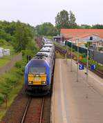 NOB/Veolia DE2000-02/223 054 als Zuglok einer NOB nach Westerland hat Einfahrt in Bredstedt. 31.05.2014